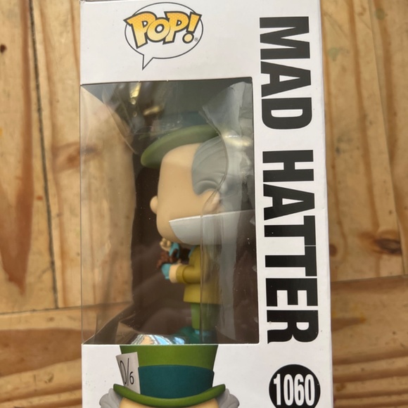 Mad Matter Funko Pop - Picture 2 of 4
